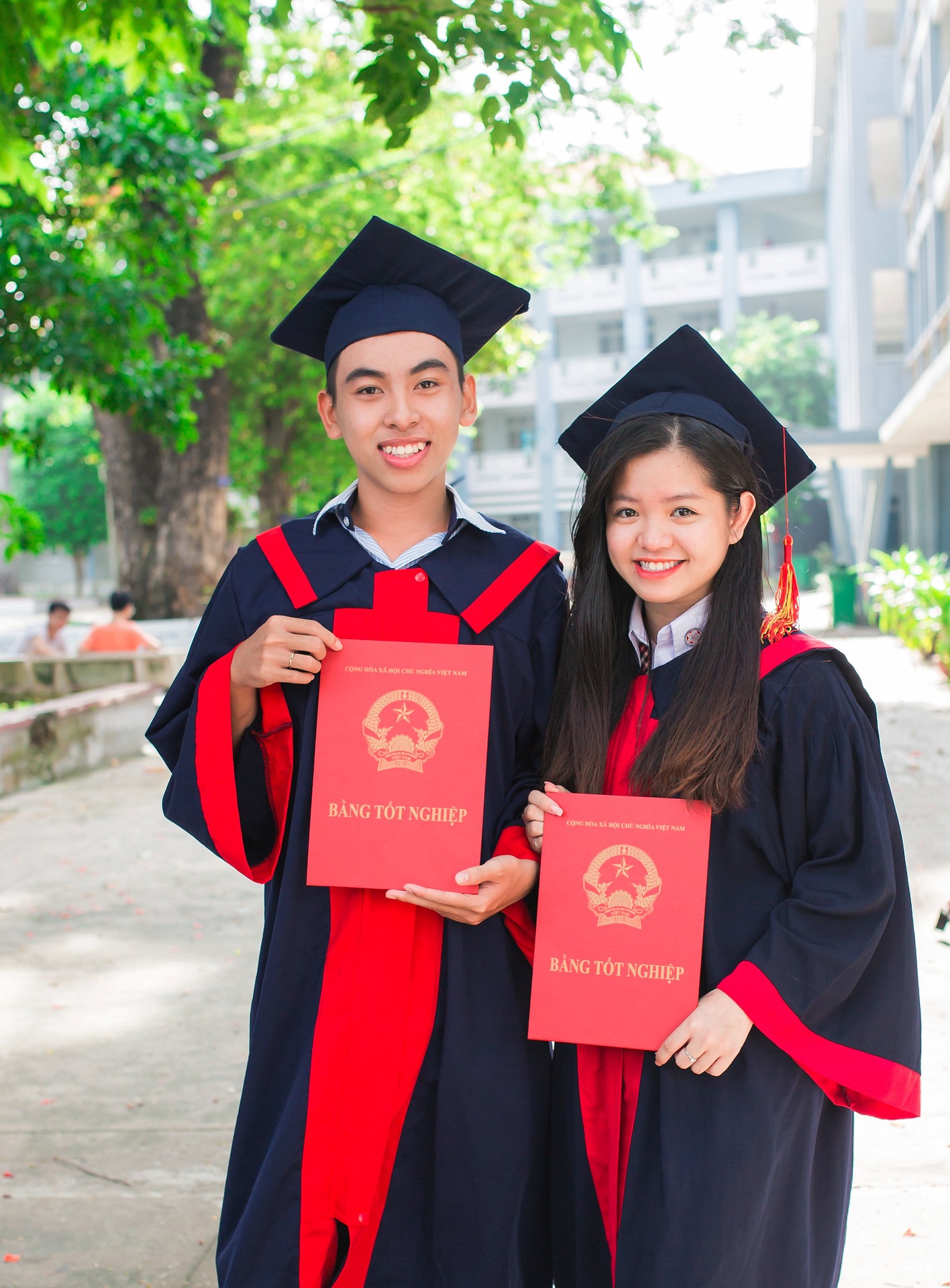 2 students graduating.